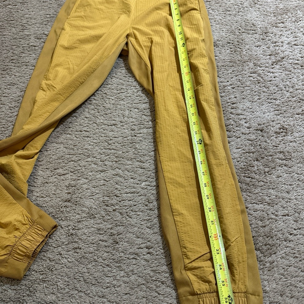 Athleta Textured Brooklyn Jogger Pants Size 6 Womens Tuscan Gold Color Casual - Picture 4 of 9
